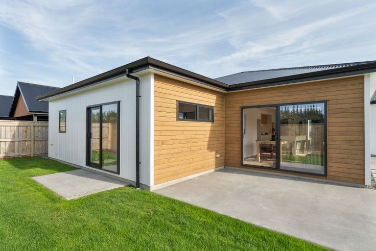 Photo of property in 8 Kakariki Crescent, Carterton, 5713