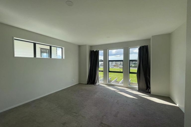 Photo of property in 11 Irving Place, Hobsonville, Auckland, 0616