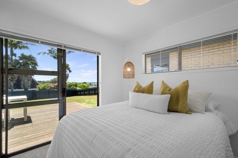 Photo of property in 25 Marina View Drive, West Harbour, Auckland, 0618