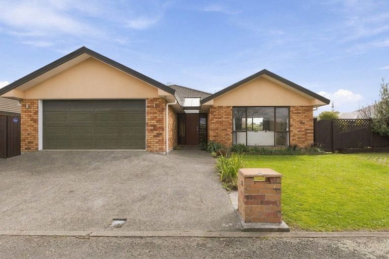 Photo of property in 21 Sorrento Place, Kelvin Grove, Palmerston North, 4414