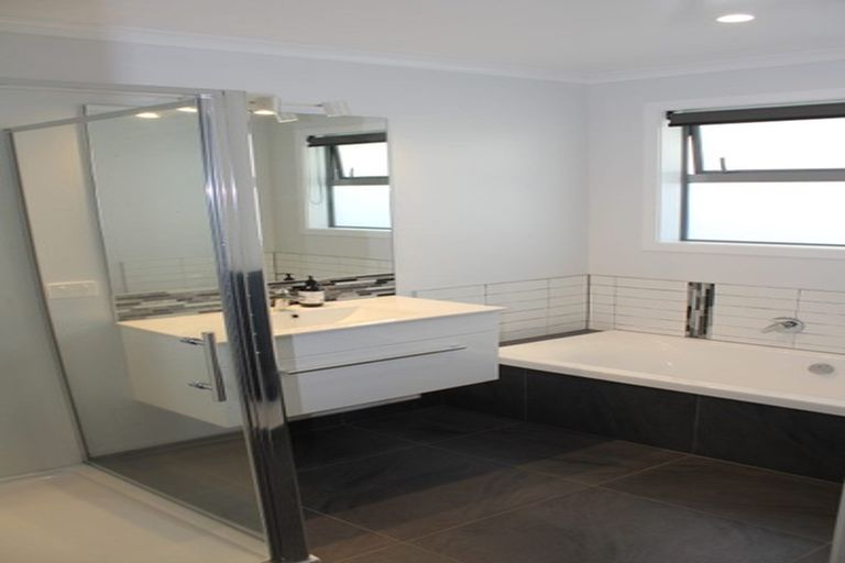 Photo of property in 210 Waikite Road, Welcome Bay, Tauranga, 3175