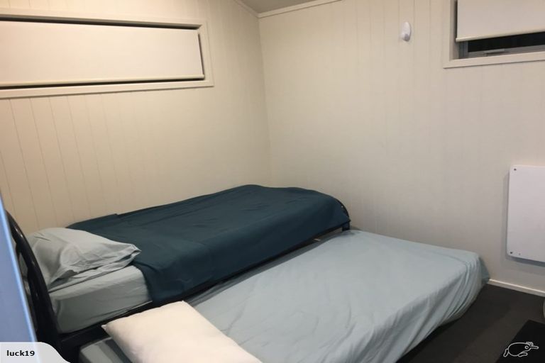 Photo of property in 28 Golf Road, New Lynn, Auckland, 0600