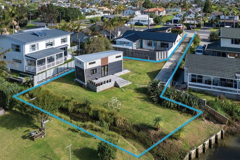 Photo of property in 17a Marie Avenue, Red Beach, 0932