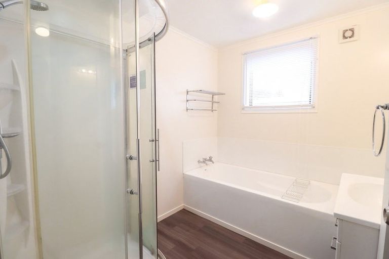 Photo of property in 16 Coromandel Court, Roslyn, Palmerston North, 4414