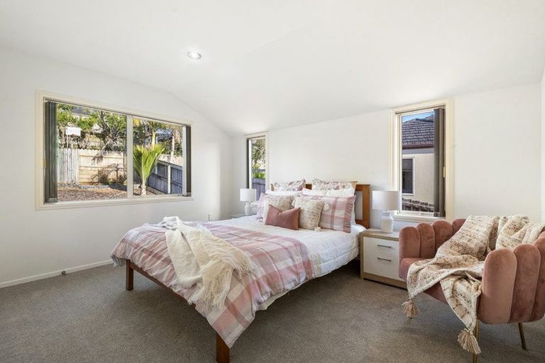 Photo of property in 6 Kittiwake Drive, Schnapper Rock, Auckland, 0632