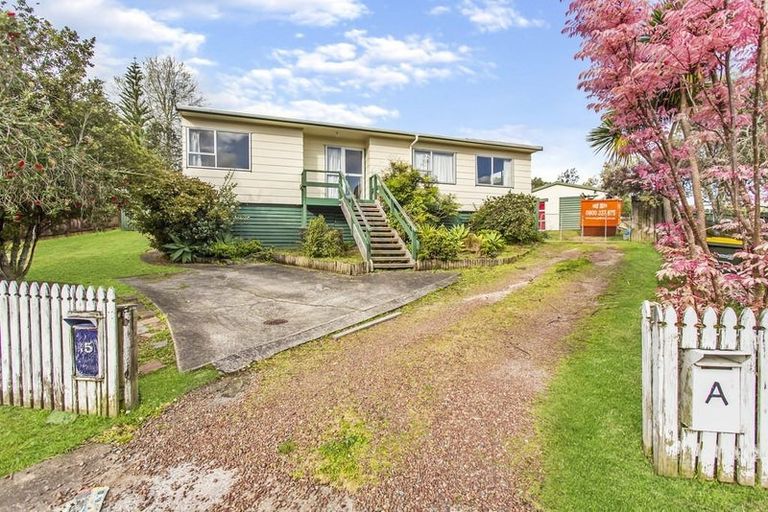 Photo of property in 5 Trengove Place, West Harbour, Auckland, 0618