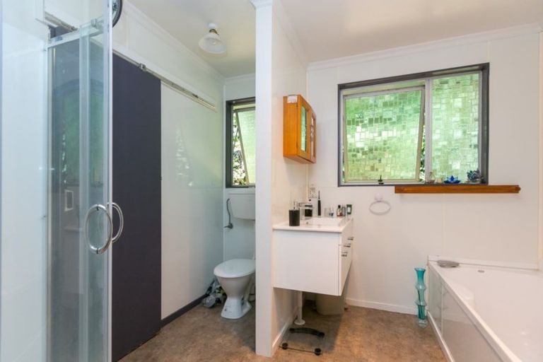 Photo of property in 54 Seaview Road, Marfell, New Plymouth, 4310