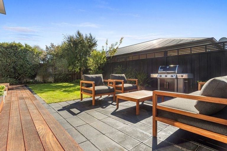 Photo of property in 140 Port Hills Road, Heathcote Valley, Christchurch, 8022