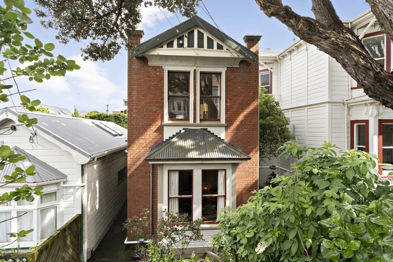 Photo of property in 49 Hawker Street, Mount Victoria, Wellington, 6011