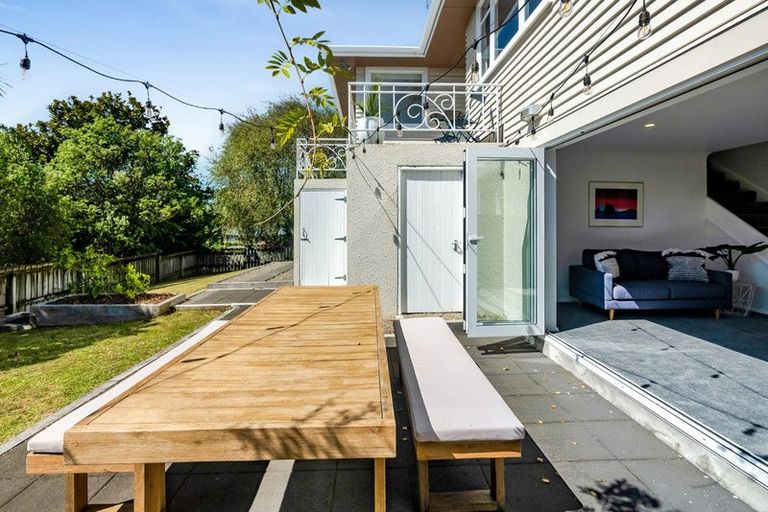 Photo of property in 1 Fairfax Terrace, Frankleigh Park, New Plymouth, 4310