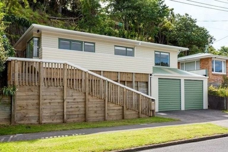 Photo of property in 23 Seaview Road, Marfell, New Plymouth, 4310