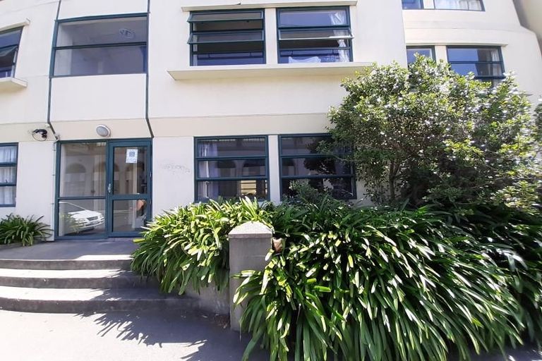 Photo of property in Te Awhina Apartments, 19/22 Sussex Street, Mount Cook, Wellington, 6021