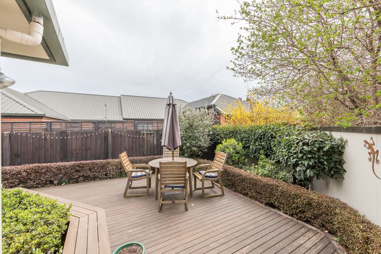 Photo of property in 2/8 Herbs Place, Cashmere, Christchurch, 8022