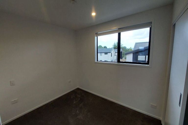 Photo of property in 6/23 Awaroa Road, Sunnyvale, Auckland, 0612