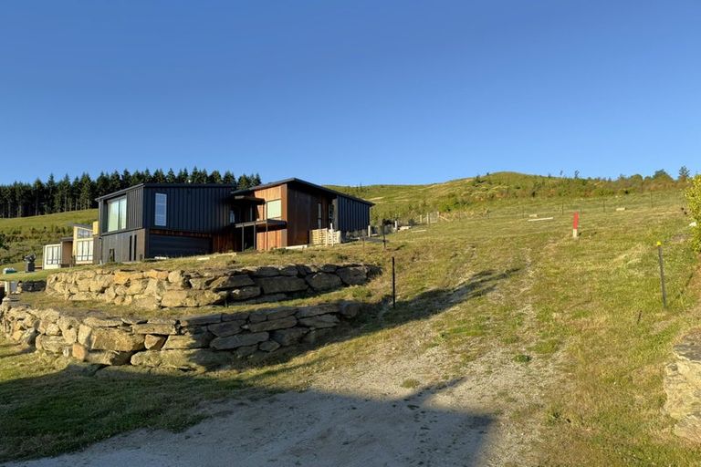 Photo of property in 16 Akitu Rise, Wanaka, 9305