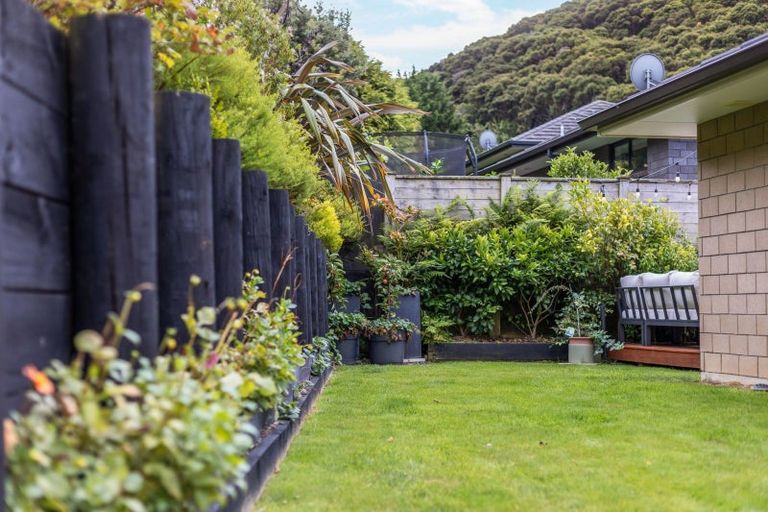 Photo of property in 27 Mooring Close, Whitby, Porirua, 5024