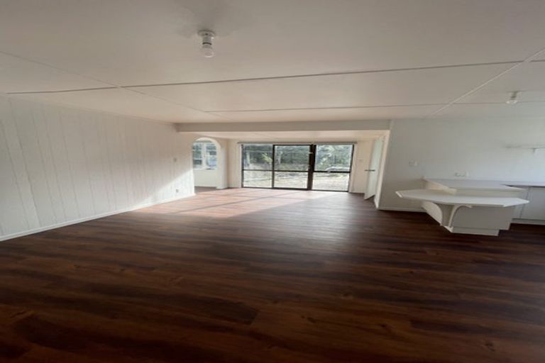Photo of property in 20 Woodside Road, Massey, Auckland, 0614