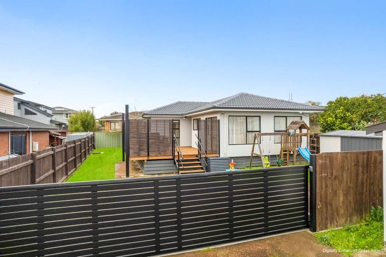 Photo of property in 2 Laura Street, Kelston, Auckland, 0602