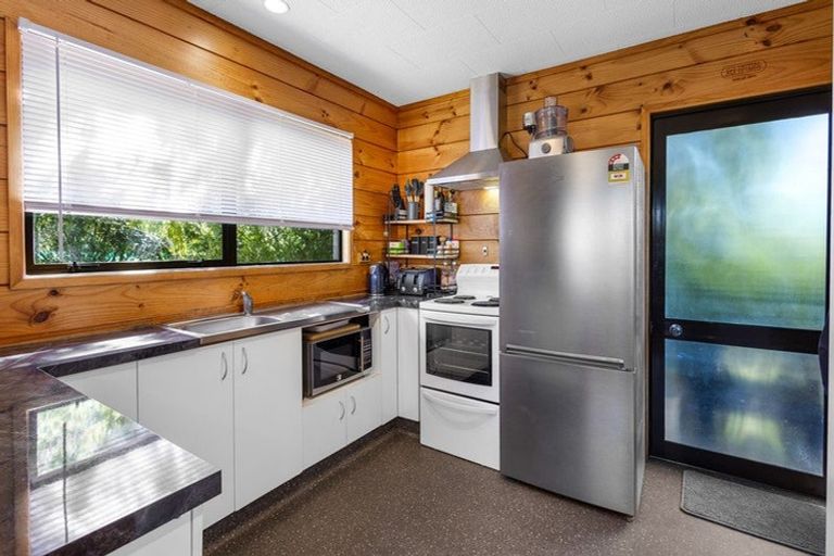 Photo of property in 9 Cliff Street, Coalgate, 7673