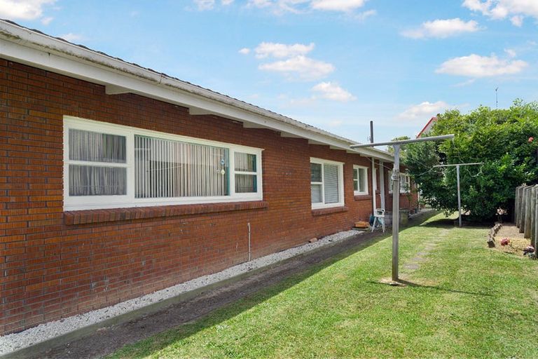 Photo of property in 80 Bruce Road, Glenfield, Auckland, 0629