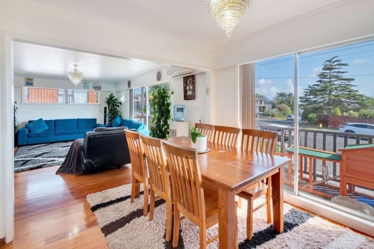 Photo of property in 92 Waimumu Road, Massey, Auckland, 0614