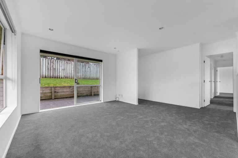 Photo of property in 17 Cretian Crescent, Henderson, Auckland, 0612