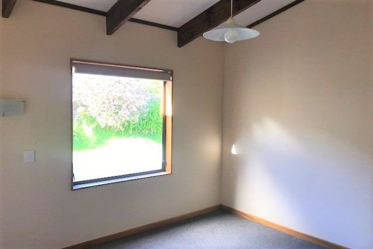 Photo of property in 127 Winara Avenue, Waikanae, 5036