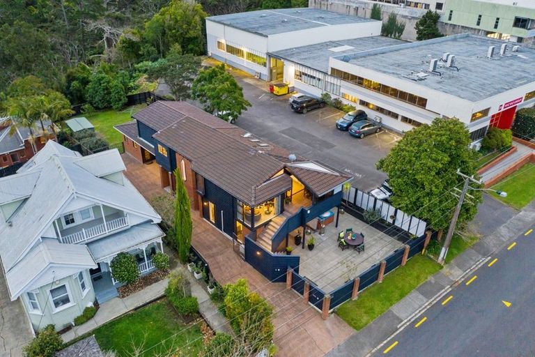 Photo of property in 41 Rawene Road, Birkenhead, Auckland, 0626