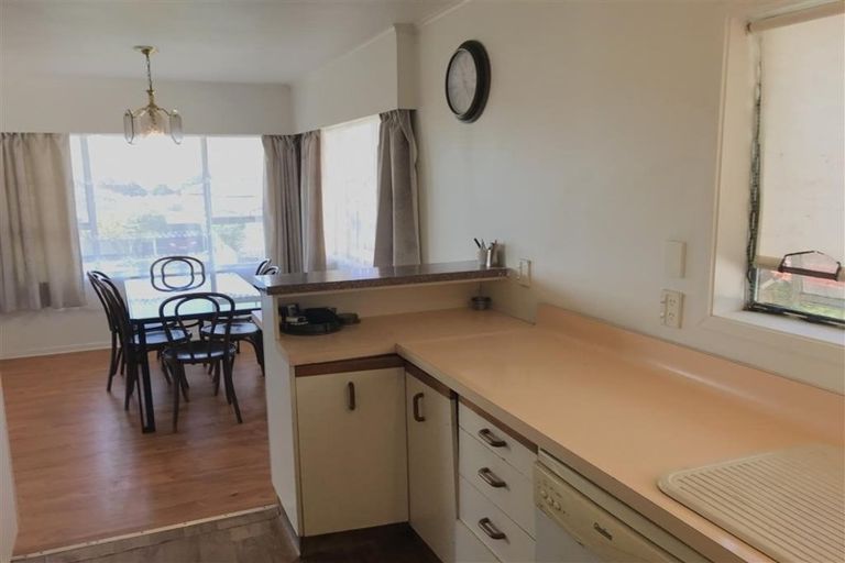 Photo of property in 10 Bodi Place, Te Atatu South, Auckland, 0610