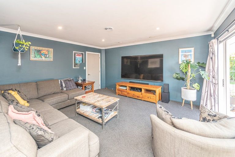 Photo of property in 18 Golf Vue Place, Castlecliff, Whanganui, 4501
