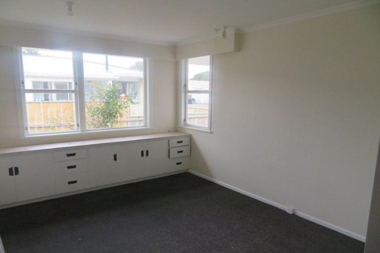 Photo of property in 1 Kashmir Avenue, Clouston Park, Upper Hutt, 5018