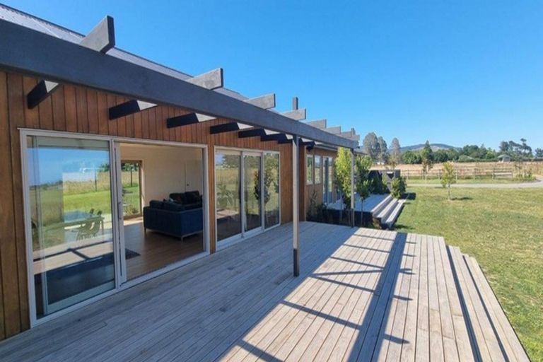 Photo of property in 435 Tararua Road, Levin, 5571