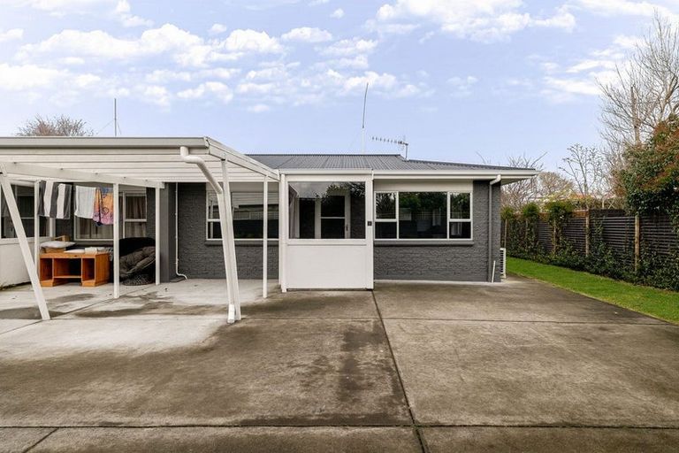 Photo of property in 12d Colombo Street, Hokowhitu, Palmerston North, 4410