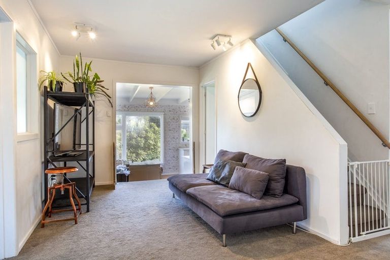 Photo of property in 37 Makiri Street, Helensville, 0800