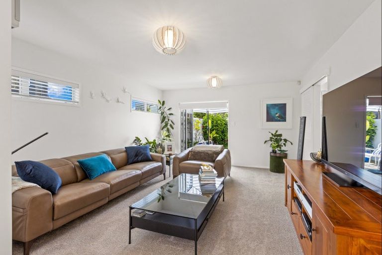 Photo of property in 7 Marellen Drive, Red Beach, 0932