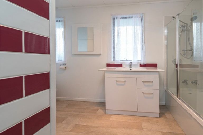 Photo of property in 20a Crystal Place, Pukehangi, Rotorua, 3015