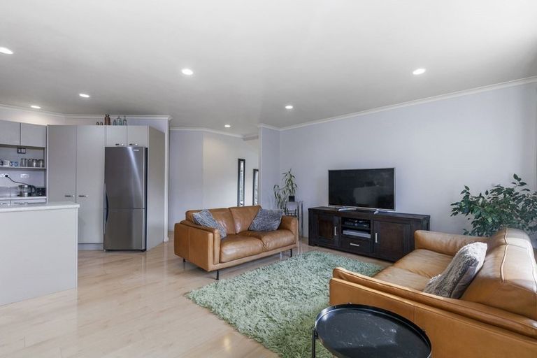 Photo of property in 57 Nimstedt Avenue, Oteha, Auckland, 0632