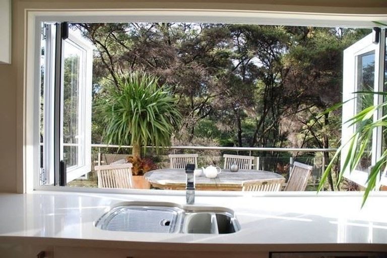 Photo of property in 16 Lagoon Way, West Harbour, Auckland, 0618