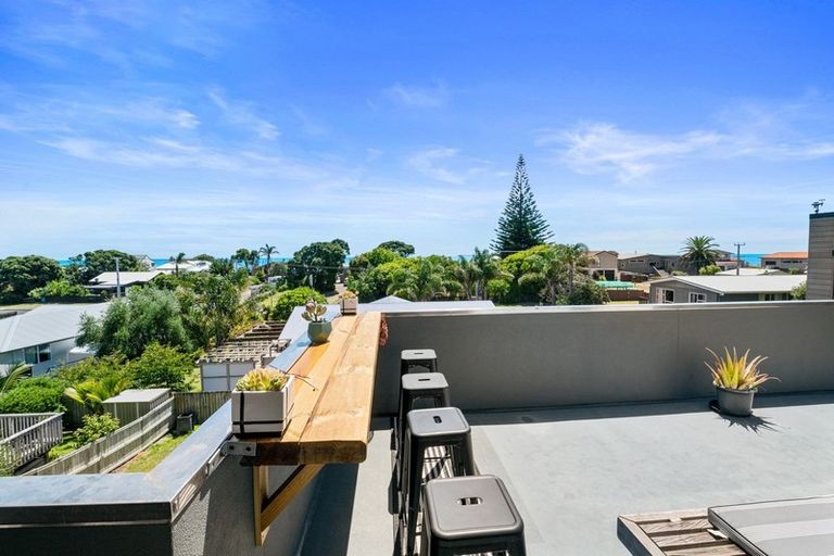 Photo of property in 1061 Papamoa Beach Road, Papamoa Beach, Papamoa, 3118