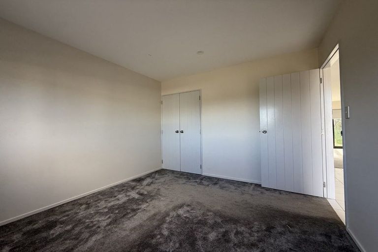 Photo of property in 21 Bangla Place, Massey, Auckland, 0614