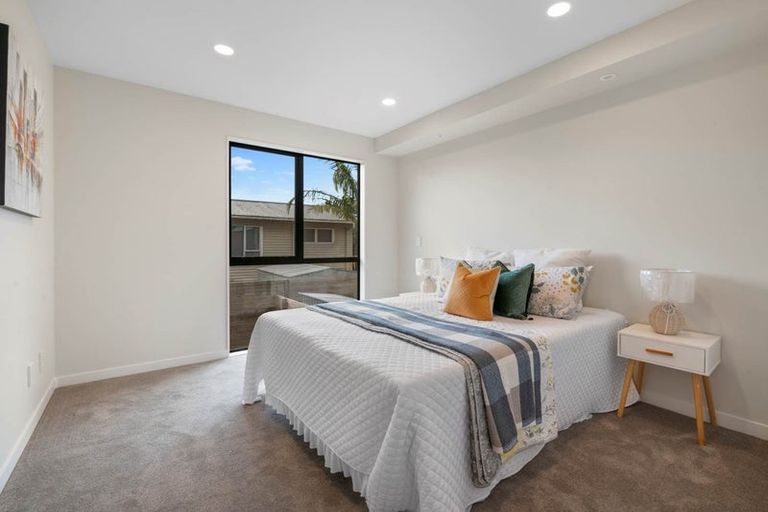 Photo of property in 6/200 Sunnynook Road, Totara Vale, Auckland, 0627