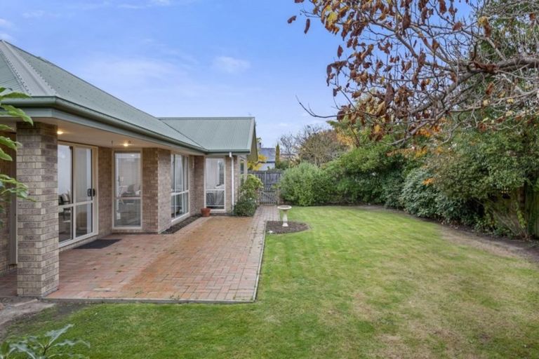 Photo of property in 19 Thornwood Place, Redwood, Christchurch, 8051