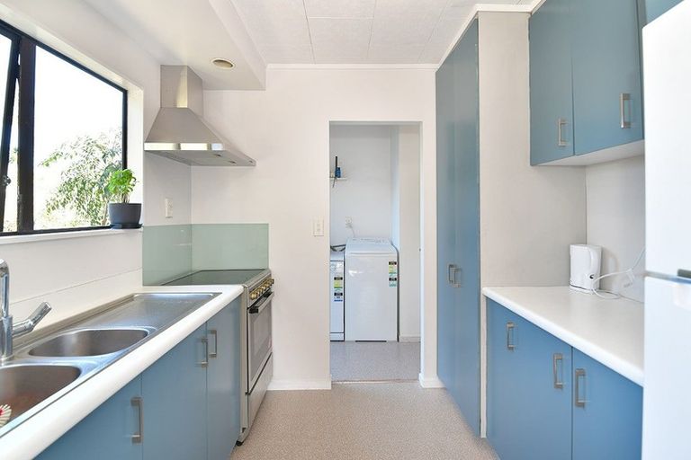 Photo of property in 2/88 Athena Drive, Totara Vale, Auckland, 0629