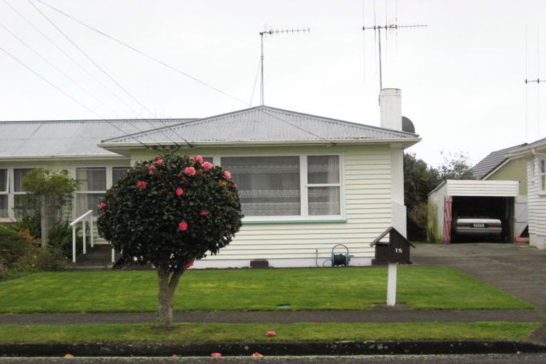 Photo of property in 15 Karaka Crescent, Levin, 5510