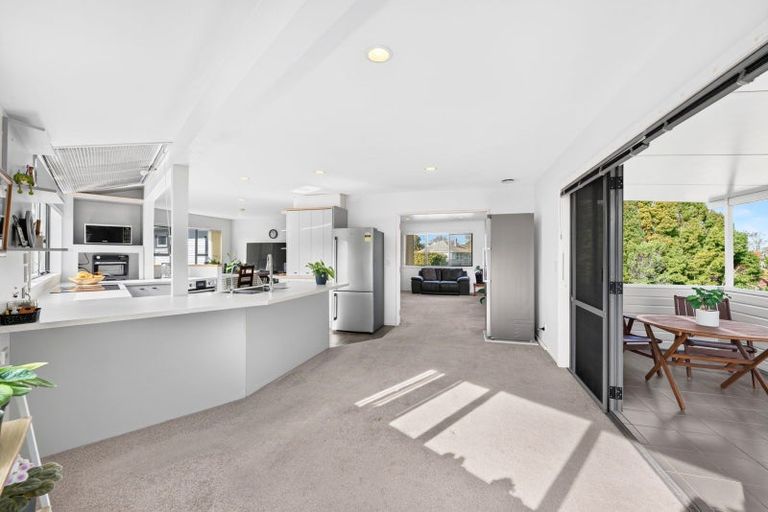 Photo of property in 2/51 Merani Street, Belmont, Auckland, 0622