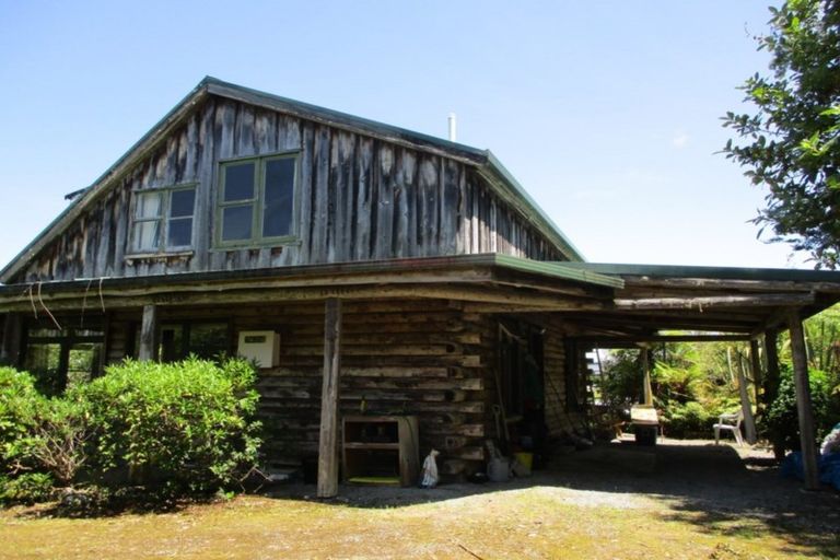 Photo of property in 19 Ivy Terrace, Moana, 7872