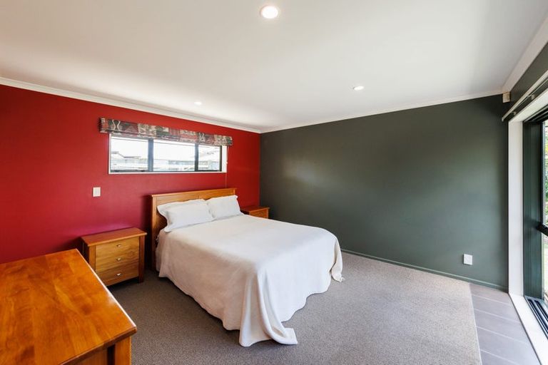 Photo of property in 2 Masefield Terrace, Kelvin Grove, Palmerston North, 4414
