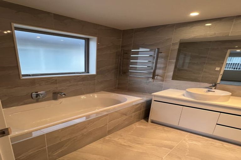 Photo of property in 16 Hikuawa Road, Flat Bush, Auckland, 2019