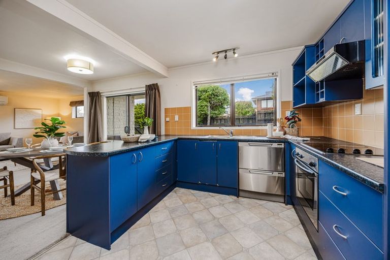 Photo of property in 1 Elrita Place, Conifer Grove, Takanini, 2112