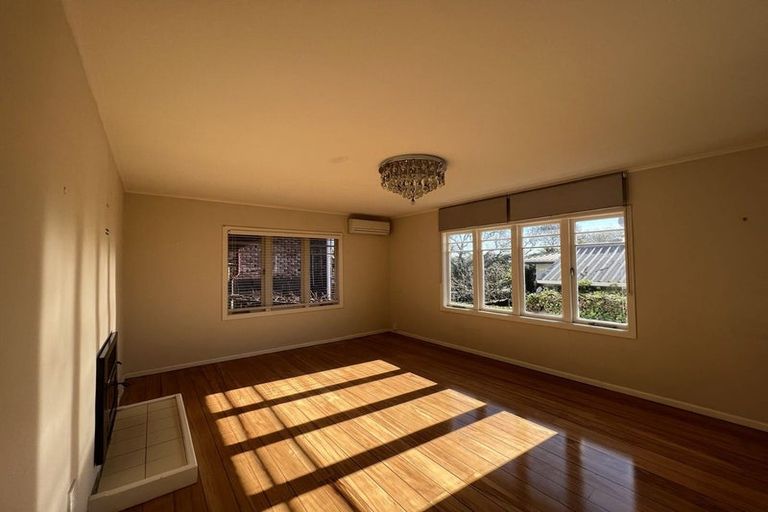 Photo of property in 1/9 Corrella Road, Belmont, Auckland, 0622